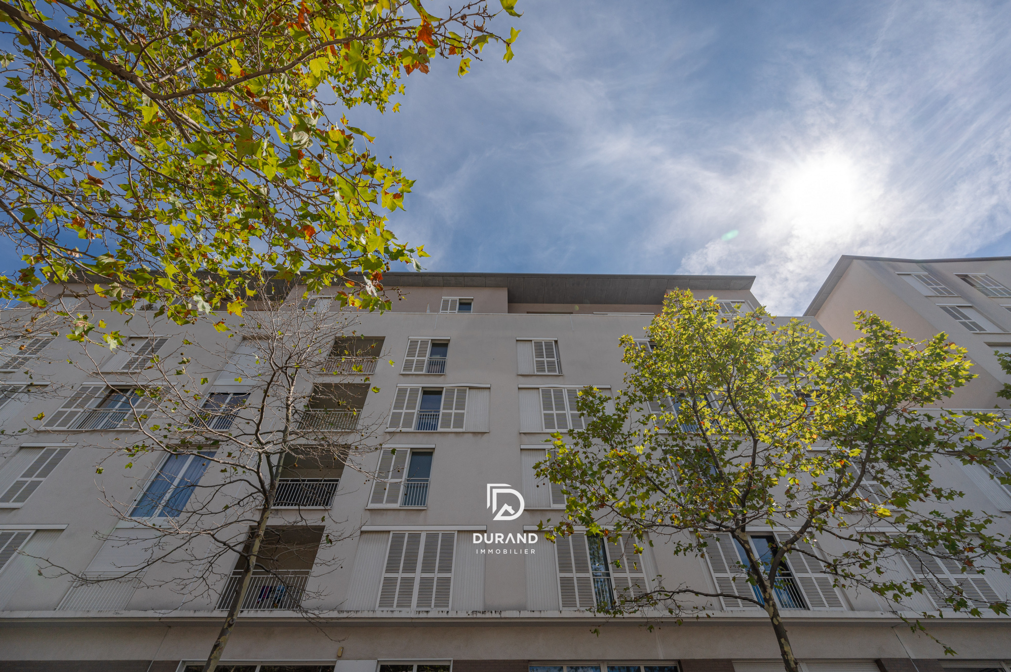 QUARTIER EUROMEDITERRANEE - BUREAUX 73 M2  AVEC JARDIN