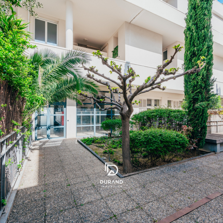 QUARTIER EUROMEDITERRANEE - BUREAUX 73 M2  AVEC JARDIN