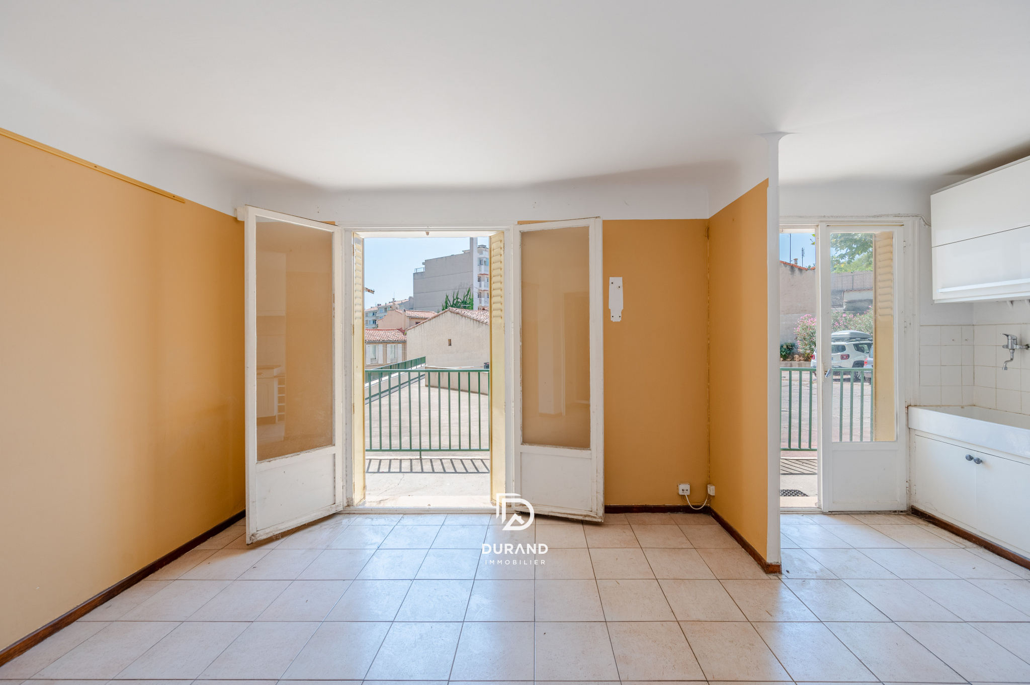 APPARTEMENT - T2 - 41M2 - VAUBAN - 13006 MARSEILLE