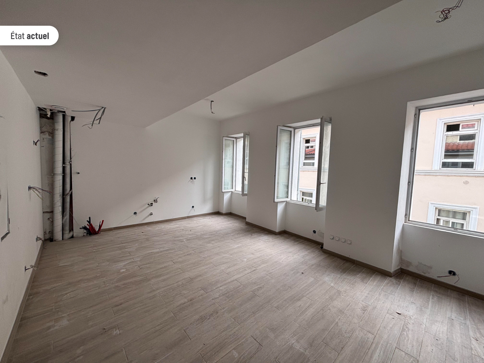 APPARTEMENT- ENTIEREMENT RENOVE- 13006 MARSEILLE