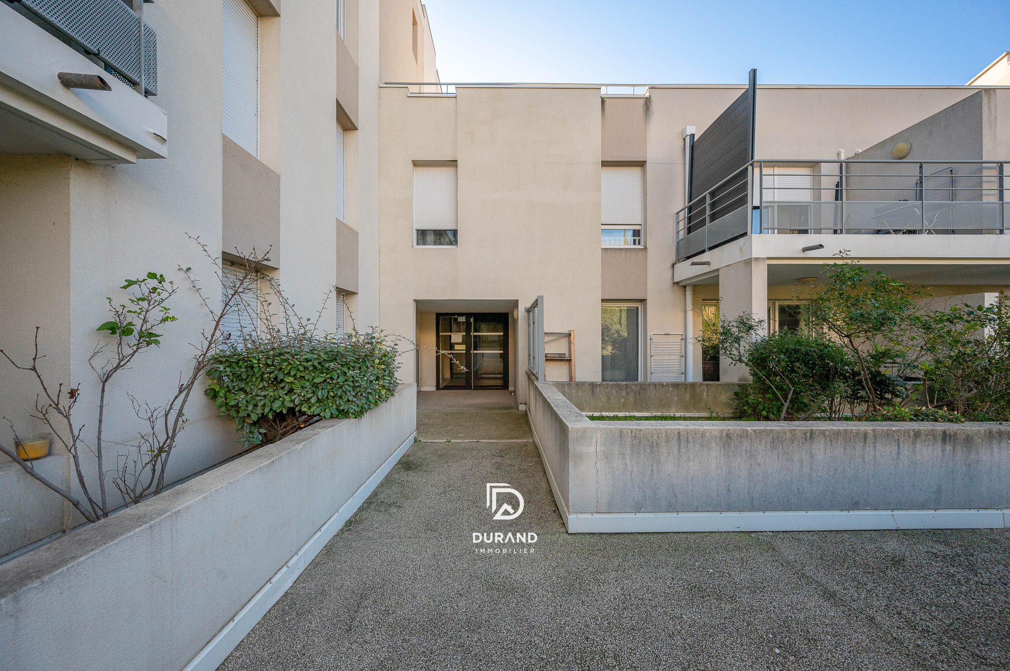 APPARTEMENT - TERRASSE - PARKING - LA VISTE - 13015 MARSEILLE