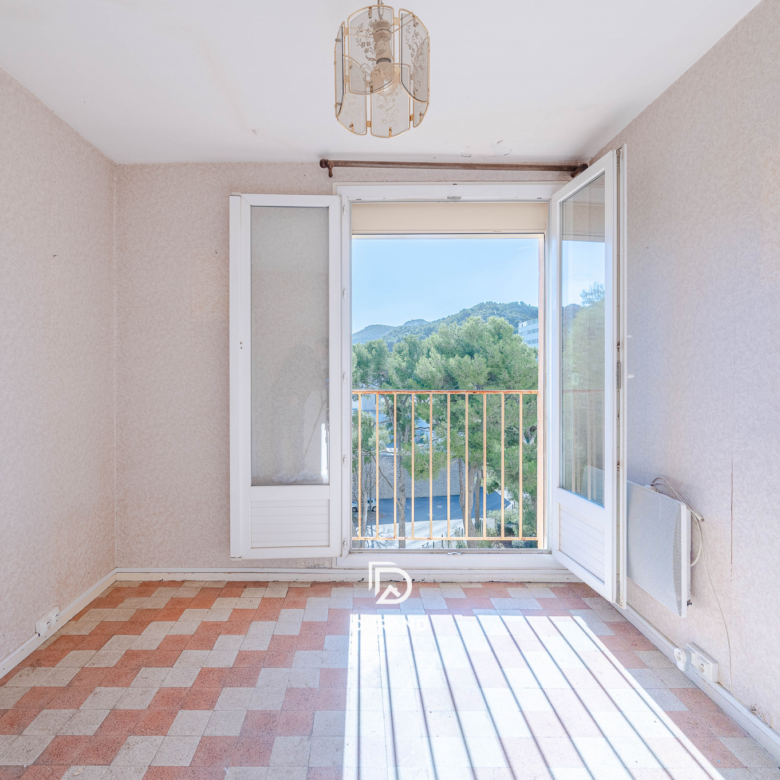 APPARTEMENT - TERRASSE -  BEAUVALLON - 13009 MARSEILLE