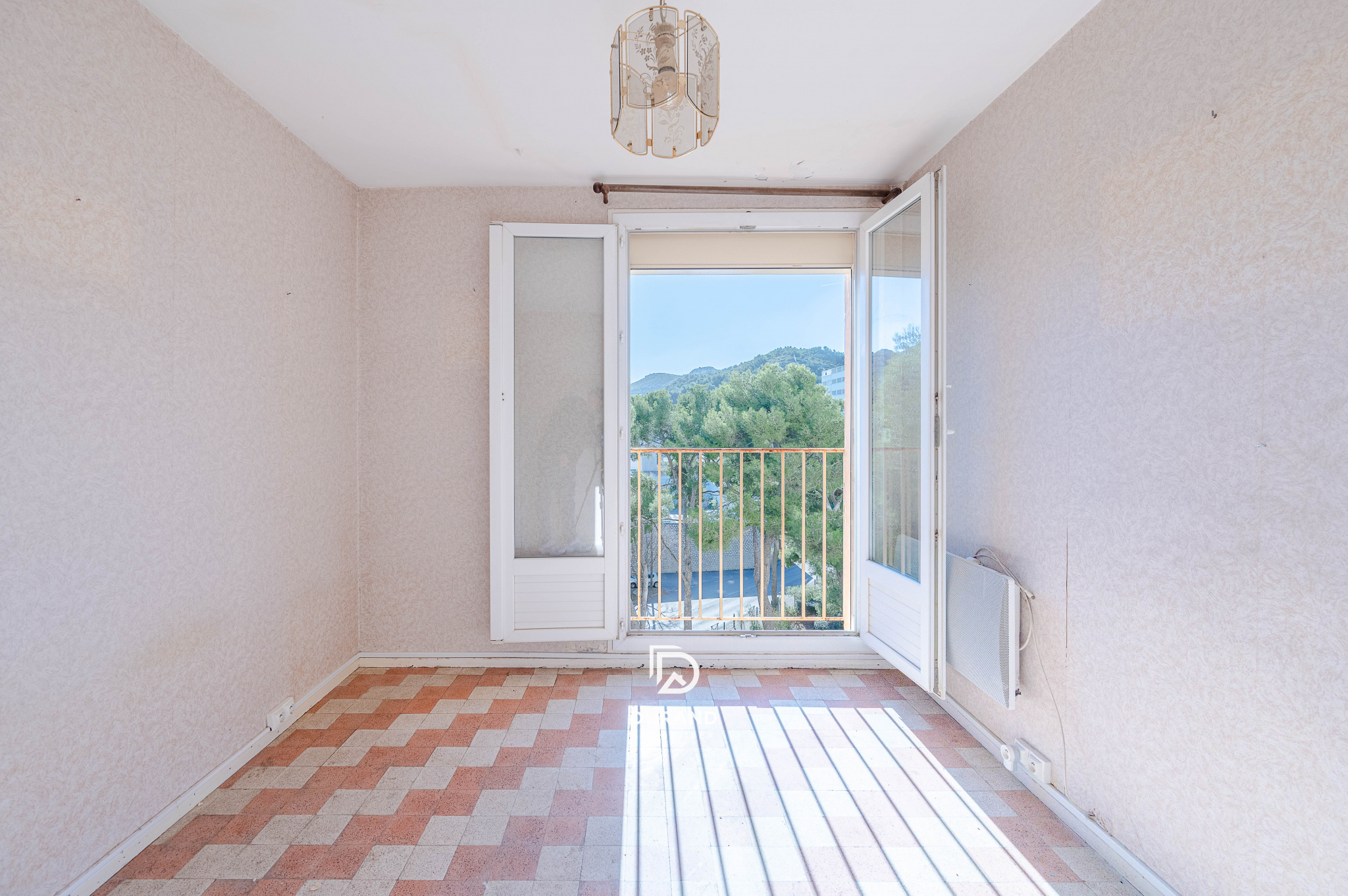 APPARTEMENT - TERRASSE -  BEAUVALLON - 13009 MARSEILLE