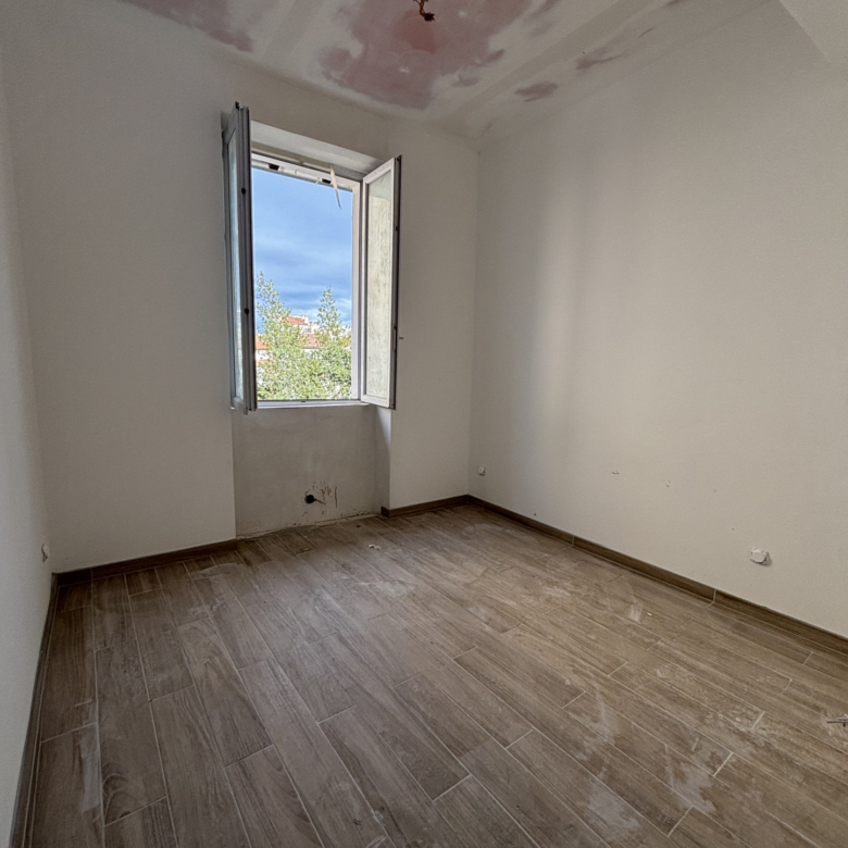 APPARTEMENT- ENTIEREMENT RENOVE- 13006 MARSEILLE