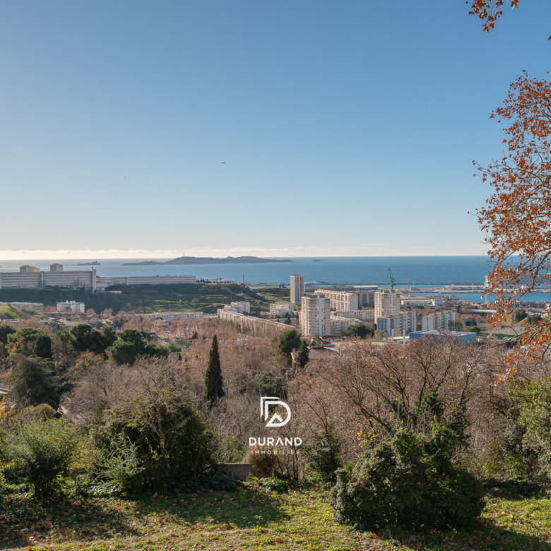 APPARTEMENT - TERRASSE - PARKING - LA VISTE - 13015 MARSEILLE