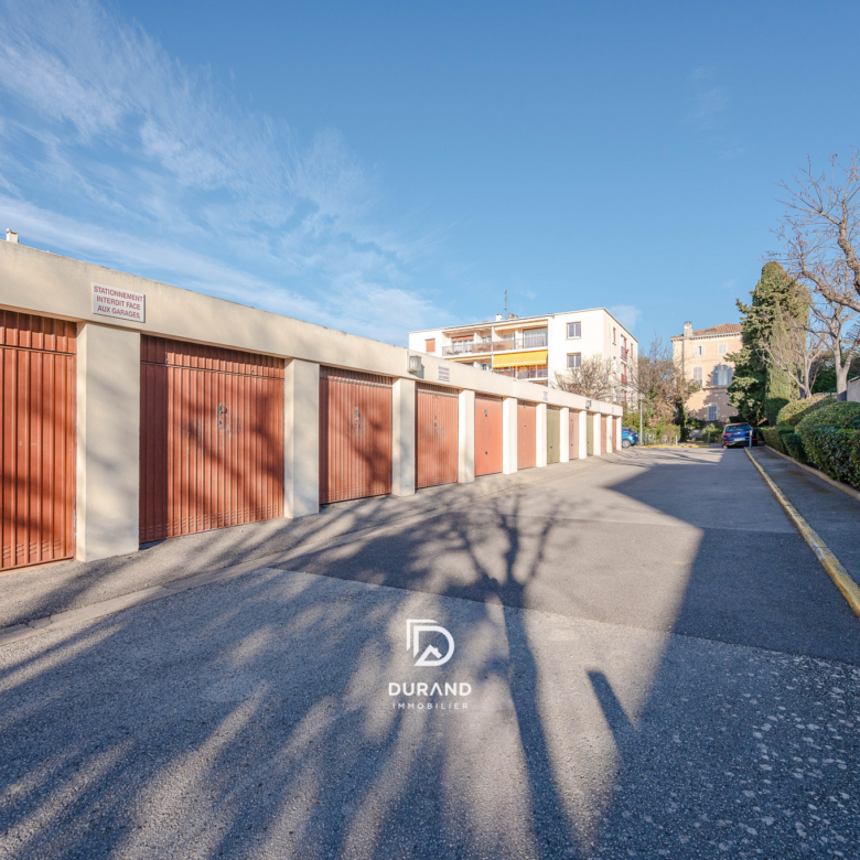 APPARTEMENT - BALCON - GARAGE - SAINTE-ANNE - 13008 MARSEILLE